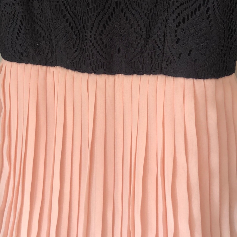 Socialite black and pink pleated dress - Picture 3 of 6